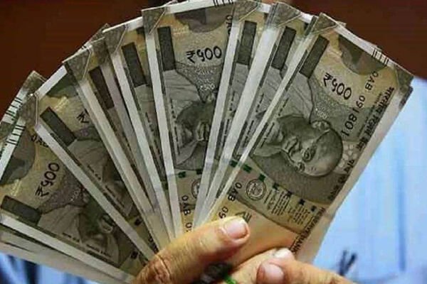 DA Hike News: UP डीए न्यूज़: कर्मचारियों को यूपी सरकार का तोहफा, होली से पहले महंगाई भत्ता 4 फीसदी बढ़ा