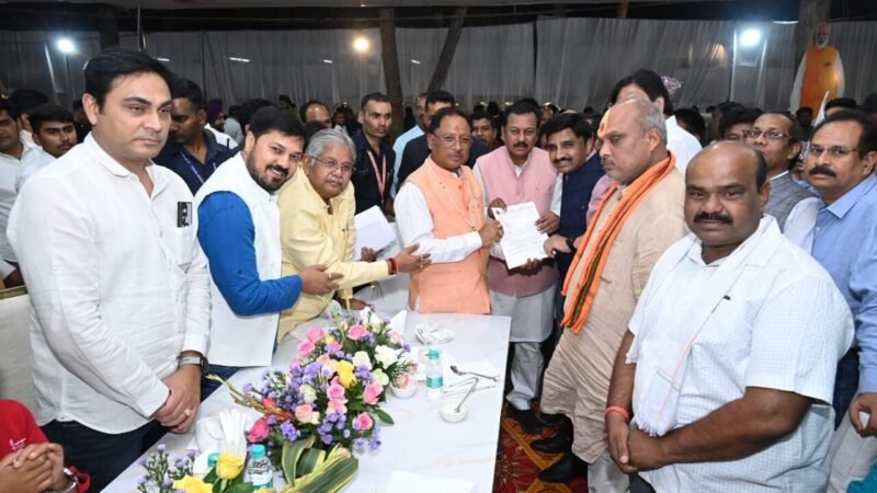 DA News: महंगाई भत्ता पर सीएम विष्णुदेव का आश्वासन: देर रात मुख्यमंत्री से मिला फेडरेशन का प्रतिनिधिमंडल