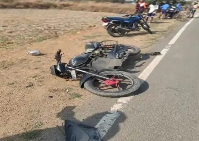 Dhamtari News: बंगाल के तीन युवकों की छत्तीसगढ़ में मौत, राशन खरीदने जा रहे थे, तभी बाइक नहर में गिरी…