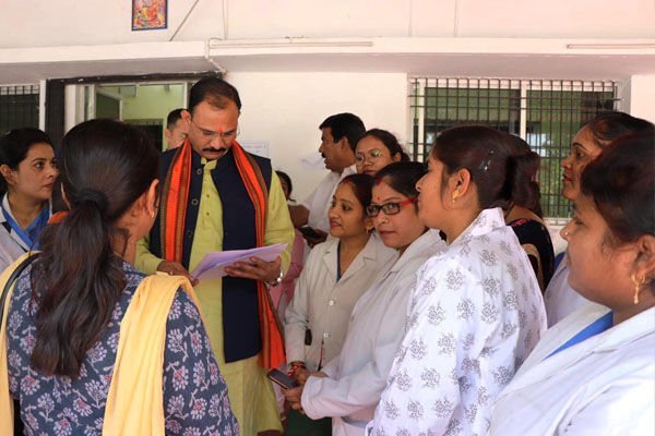 Chhattisgarh Samvida Karmchari: छत्तीसगढ़ के 45 हजार संविदा कर्मियों के लिए खुशखबरी, 27 प्रतिशत वेतनवृद्धि का लाभ जल्द, रेगुलर करने का भी प्रयास