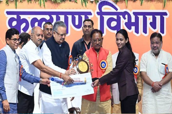 CG: जल्द ही उत्कृष्ट खिलाड़ियों की होगी घोषणा, राज्य खेल अलंकरण समारोह में सम्मानित हुए प्रतिभावान खिलाड़ी…