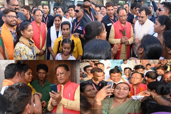 CM Vishnudeo: जब CM सीधे पहुंच गए महिलाओं के बीच, योजनाओं से मिल रहे लाभ की ली जानकारी…
