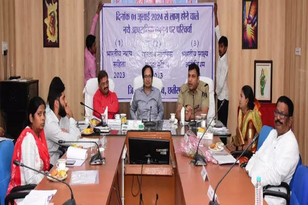 Rajnandgaon News: सांसद एवं कलेक्टर की उपस्थिति में पुलिस अधीक्षक ने नये कानूनों के संबंध में दी जानकारी