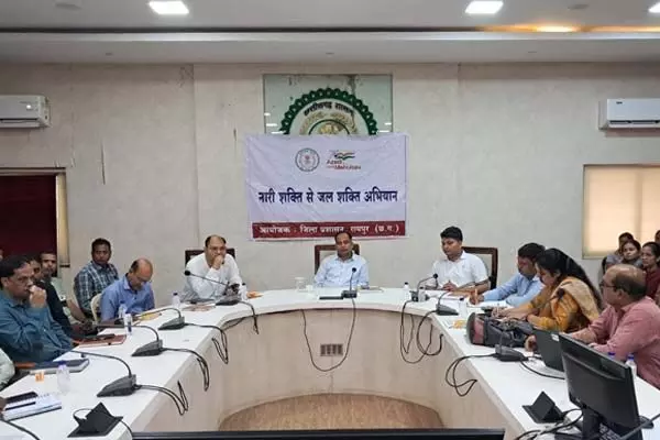 Raipur News: नारी शक्ति से जल शक्ति अभियान: महिलाएं चलाएंगी मुहिम, कलेक्‍टर ने दिए स्व-सहायता समूह की भागीदारी सुनिश्चित करने के निर्देश