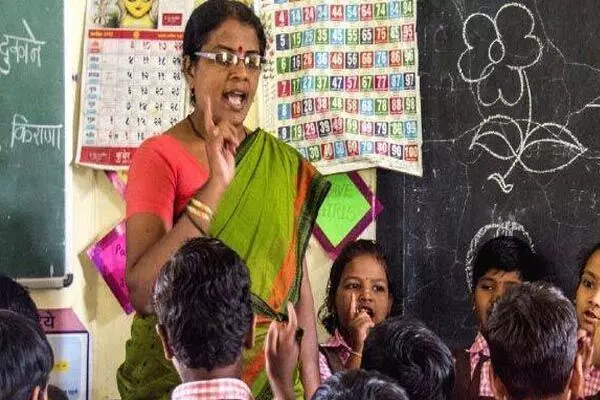 MP Teacher Recruitment Scam: मध्य प्रदेश शिक्षक भर्ती घोटाला: फर्जी मेडिकल सर्टिफिकेट से 157 लोग बने गए सरकारी टीचर, अब होंगे बर्खास्त