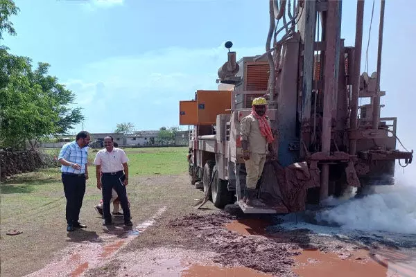 Raipur News: लोक स्वास्थ्य यांत्रिकी विभाग के सचिव मोहम्मद कैसर अब्दुल हक और प्रमुख अभियंता  एम.एल. अग्रवाल ने जल जीवन मिशन के कार्यों का किया निरीक्षण