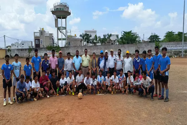 Mahasamund News:  मुखर्जी फुटबॉल प्रतियोगिता का हुआ आयोजन