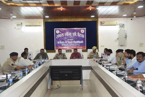 Ambikapur News: प्रशासनिक टीम अपने सूचना तंत्र को मजबूत करें, बेहतर समन्वय रखें, जिससे जिले में शांति एवं कानून व्यवस्था बनी रहे – कलेक्टर  भोसकर