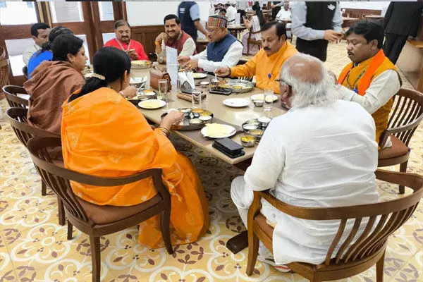 Raipur News: संसद भवन में छत्तीसगढ़ के सांसदों के साथ मिले मुख्यमंत्री विष्णुदेव साय