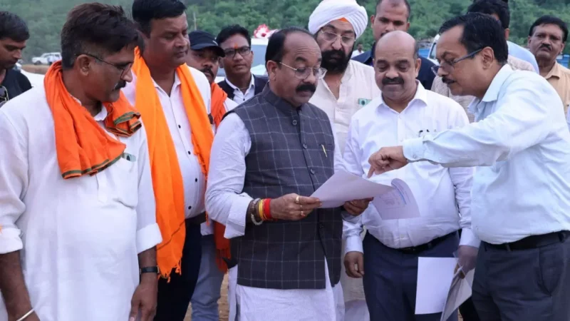 Raipur News: उप मुख्यमंत्री अरुण साव ने मल्टी-विलेज जलप्रदाय योजना और सड़क निर्माण कार्यों का किया निरीक्षण