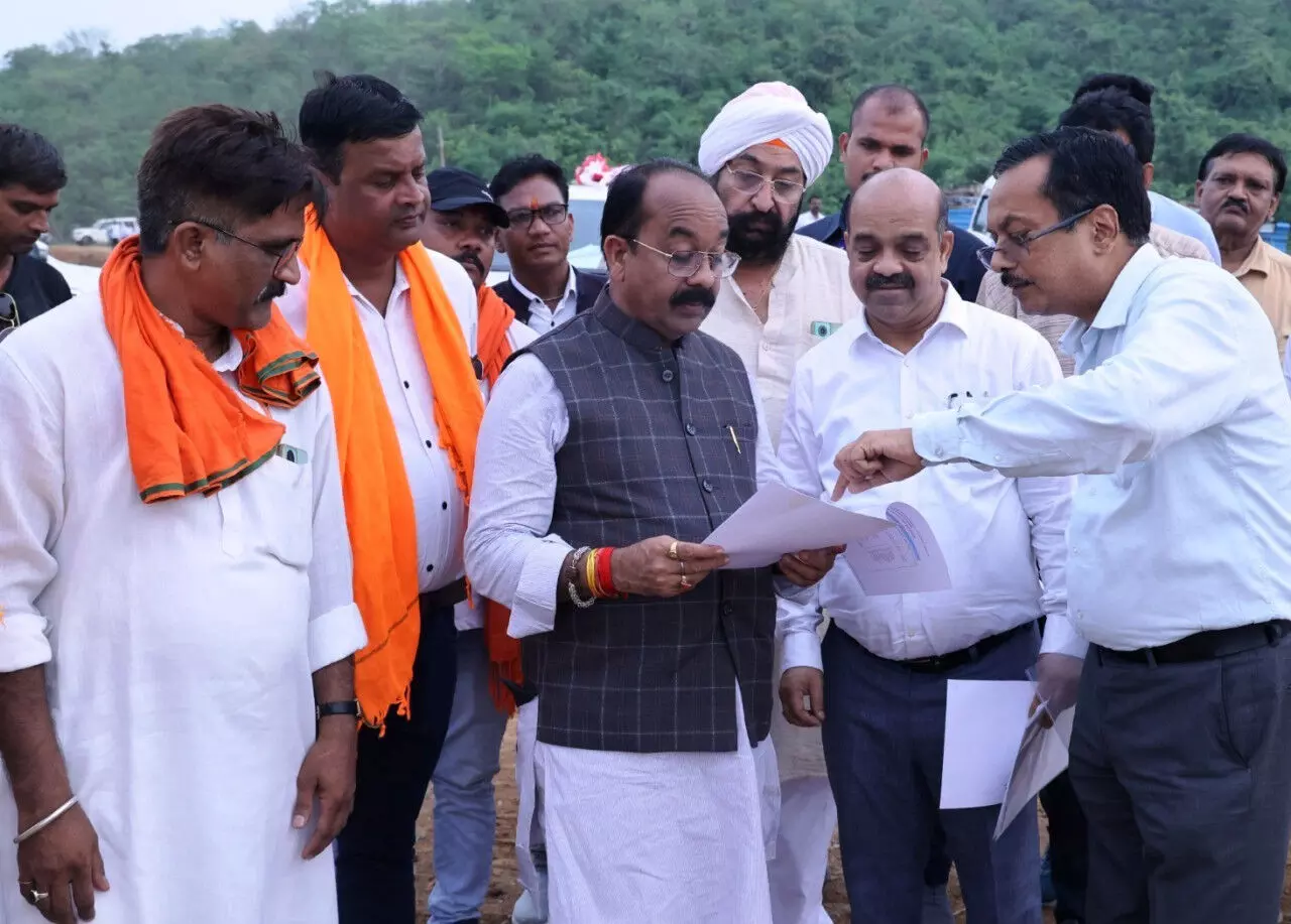 Raipur News: उप मुख्यमंत्री अरुण साव ने मल्टी-विलेज जलप्रदाय योजना और सड़क निर्माण कार्यों का किया निरीक्षण
