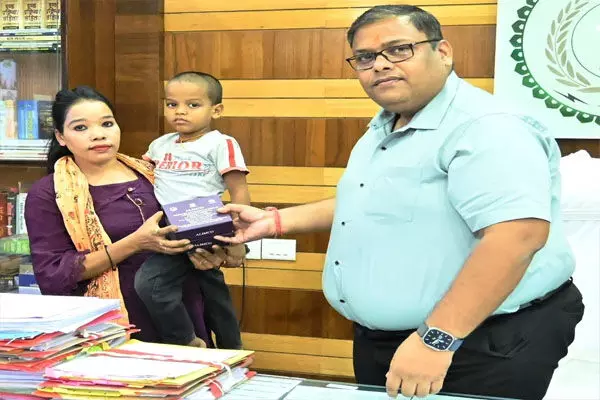 CG News: श्रवण यंत्र मिलने से दिव्यांग शिवम की खुशी हुई दोगुनी