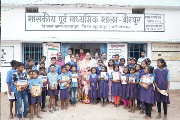 Chhattisgarh News: महिला एवं बाल विकास मंत्री लक्ष्मी राजवाड़े शाला प्रवेश उत्सव में हुई शामिल