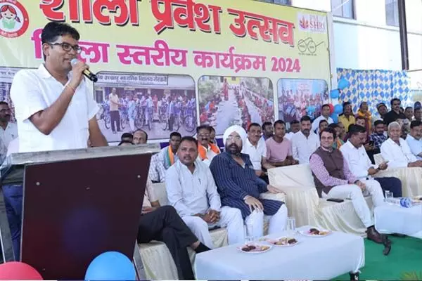 Chhattisgarh News: शाला प्रवेशोत्सव: जिंदगी में परिवर्तन लाने के लिए सबसे सहज एवं सरल माध्यम है शिक्षा- वित्त मंत्री चौधरी