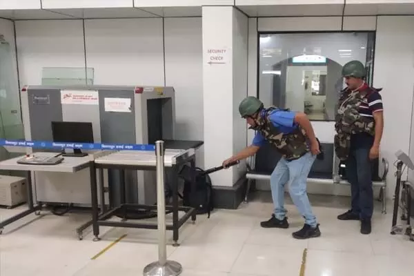 Bilasa Devi Kewati Airport: बिलासपुर एयरपोर्ट में बम की धमकी: बीडीडीएस टीम ने बम का पता लगा कर किया डिफ्यूज