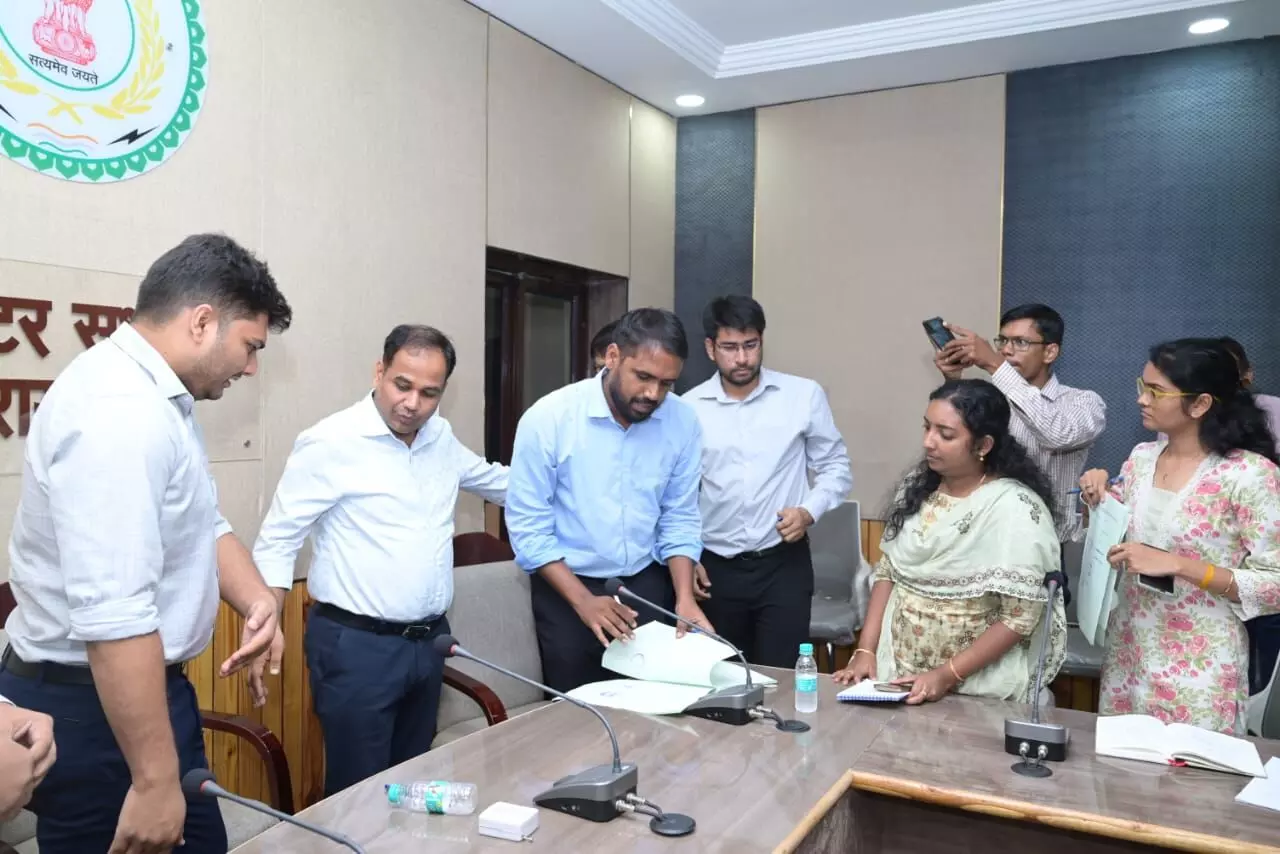 EV Charging 2004: ईवी वाहनों के लिए अच्छी खबरः राजधानी के इन 5 स्थानों में निगम फास्ट 4 व्हीलर ईव्ही चार्जिंग स्टेशन लगाने जा रहा, आईओसी के साथ कमिश्नर ने किया एमओयू