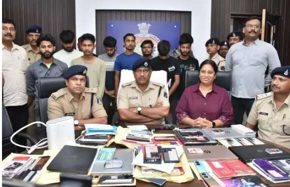 छत्तीसगढ़ पुलिस ने 10 बड़े सटोरिये को पकड़ा, बिहार में बैठकर तीन पैनलों पर चला रहे थे सट्टा, करोड़ों के लेनदेन…