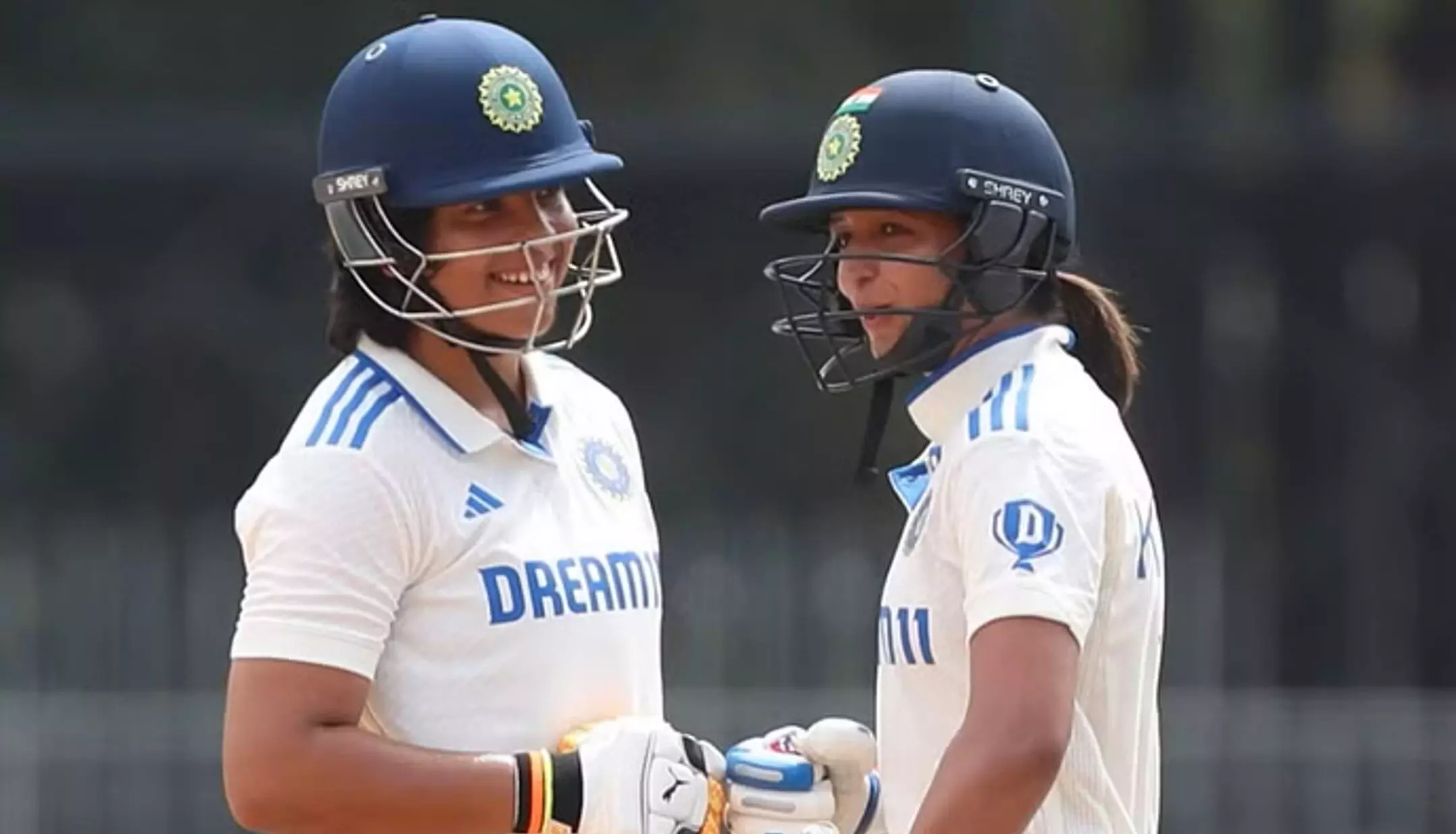 INDW vs SAW: महिला क्रिकेट टीम की कप्तान हरमनप्रीत कौर ने दक्षिण अफ्रीका के खिलाफ जड़ा अर्धशतक, भारतीय टीम ने की पारी घोषित