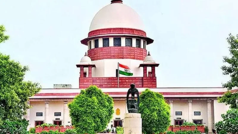 नियमित सरकारी कर्मचारियों की तरह दशकों से काम कर रहे 'अस्थायी' कर्मचारियों को समान लाभ से वंचित नहीं किया जा सकताः सुप्रीम कोर्ट