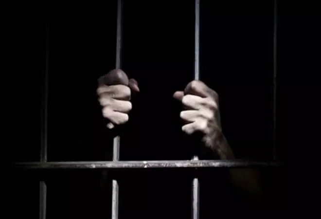 MP News: बिजली चोरी करना पड़ गया भारी, कोर्ट ने सुना दी जेल की सजा, लगाया 60 हजार रुपए का जुर्माना