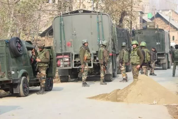 जम्मू चार जवान शहीद: आतंकवादियों ने सेना के वाहन पर गोलीबारी और ग्रेनेड दागे, अभी भी मुठभेड़ जारी…