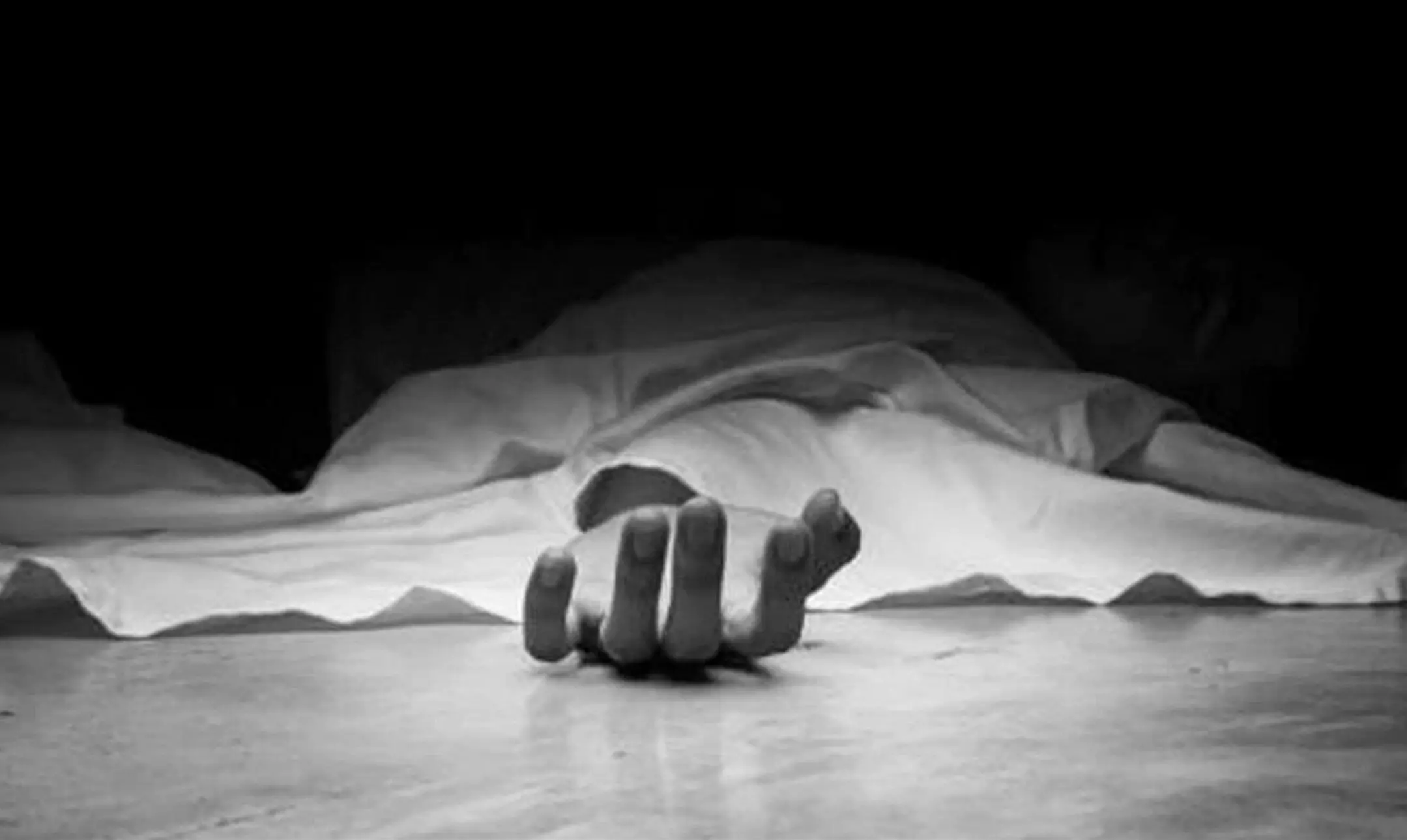 Noida Fire News: तीन बच्चियों की जिंदा जलकर मौत, पिता की हालत गंभीर, बैटरी से लगी आग