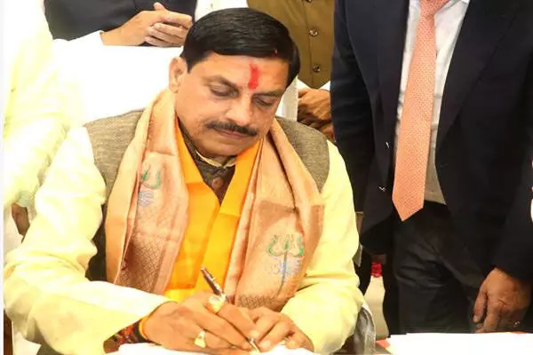 MP Budget: पुलिस विभाग में 7500 भर्ती, लाडली लक्ष्मी और लाडली बहनों के लिए भी प्रावधान, जानिए सरकारी कर्मचारियों को क्या कुछ मिला…