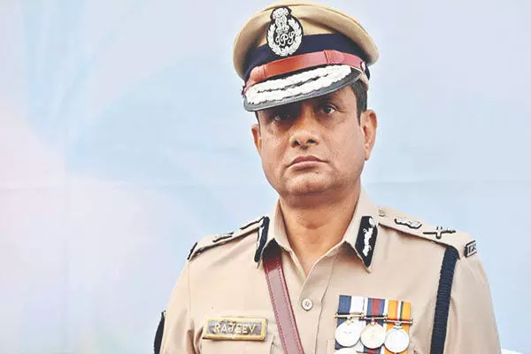 IPS Rajiv Kumar: राजीव कुमार दोबारा बने पश्चिम बंगाल के डीजीपी,चुनाव आयोग ने हटाया था…
