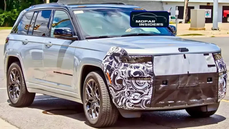 2025 Jeep Grand Cherokee Facelift: टेस्टिंग के दौरान देखी गई 2025 जीप ग्रैंड चेरोकी फेसलिफ्ट: नया लुक, नई उम्मीदें!