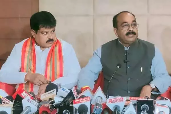 Political news: राहुल गांधी के ‘हिंदू हिंसक’ पर उखड़े भाजपाई: डिप्टी सीएम बोले- देश के 110 करोड़ हिंदू आहत और दुखी