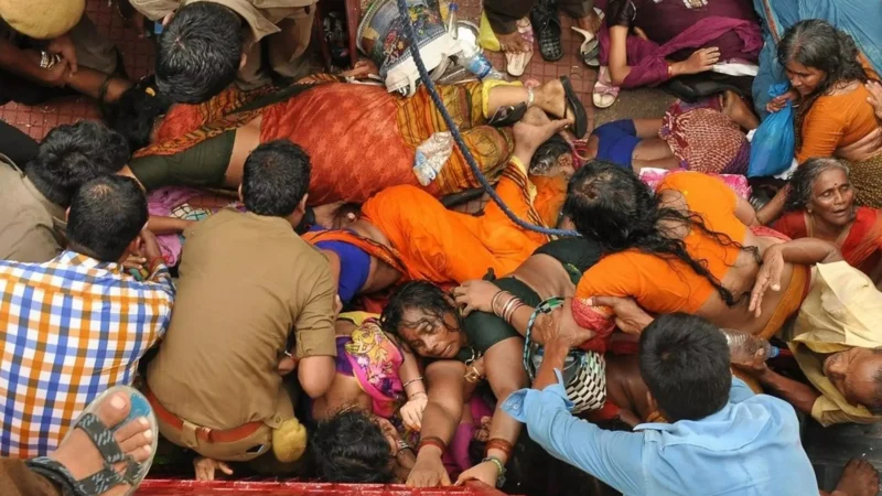 Hathras Satsang Baghdad: सत्‍संग में मौत का तांडव, लाशों का ढेर देख कर पुलिस जवान की हार्ट अटैक से मौत