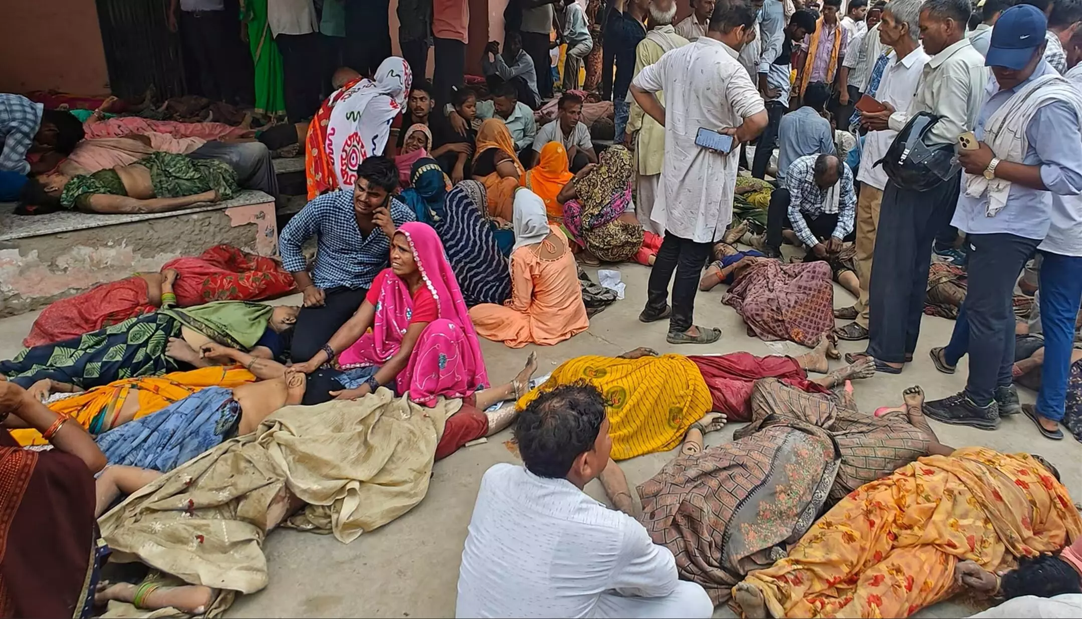 Hathras Satsang Baghdad Update: हाथरस सत्संग भगदड़ में मौत के तांडव के बाद बाबा साकार हरि फरार, पुलिस ने दर्ज की FIR