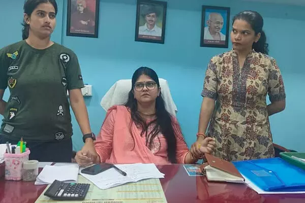 Ujjain Assistant Engineer Arrested: उज्जैन: काम करवाना है तो 60 हजार दो…रिश्वत लेते हुए महिला अधिकारी गिरफ्तार, जाने क्या था मामला