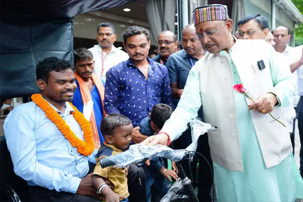 Raipur News: दिव्यांगता कमजोरी नही, मन के हौसले से जीवन की उड़ान