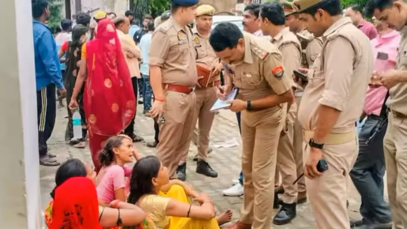 Hathras Stampede Case: हाथरस भगदड़ में 6 आरोपी गिरफ्तार, मुख्य आरोपी पर 1 लाख का इनाम