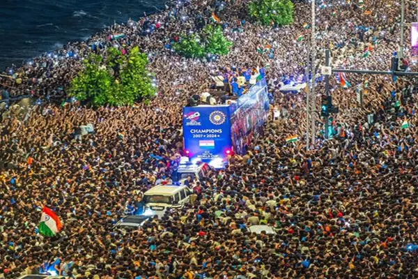 Team India Victory Parade: टीम इंडिया की विक्ट्री परेड में भगदड़, बेहोश होकर गिरे लोग, हड्डियां टूटी, कई अस्पताल में भर्ती