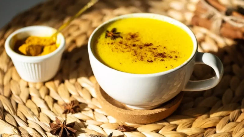 Golden Milk Benifits : बरसात के मौसम में चमत्कारिक "गोल्डन मिल्क"