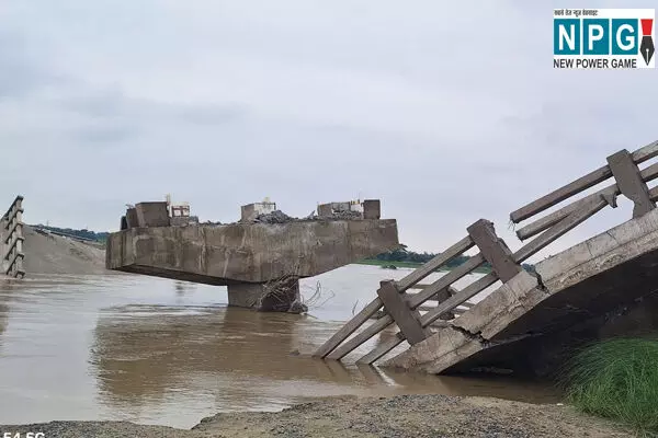 Bihar Bridge Collapse Case: पुल गिरने पर नीतीश सरकार का एक्शन, 15 इंजीनियर सस्पेंड, ठेकेदारों से वसूली जाएगी राशि