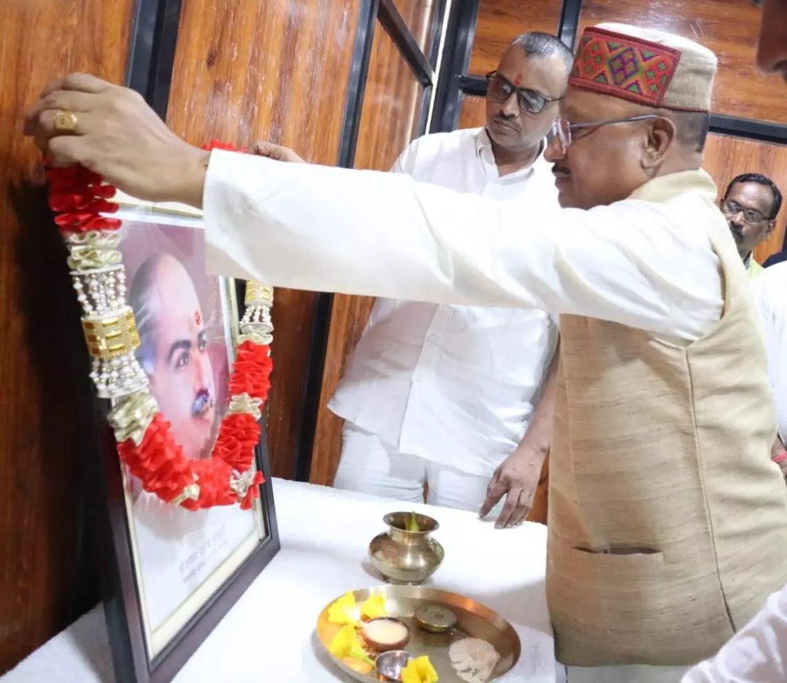 Raipur News: डॉ. श्यामाप्रसाद मुखर्जी की जयंती पर CM विष्णुदेव साय ने उनके चित्र पर माल्यार्पण कर किया नमन