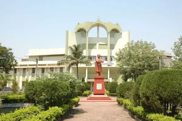 Pandit Ravishankar Shukla University: जानें छत्तीसगढ़ के सबसे बड़े पंडित रविशंकर शुक्ल विश्वविद्यालय का इतिहास