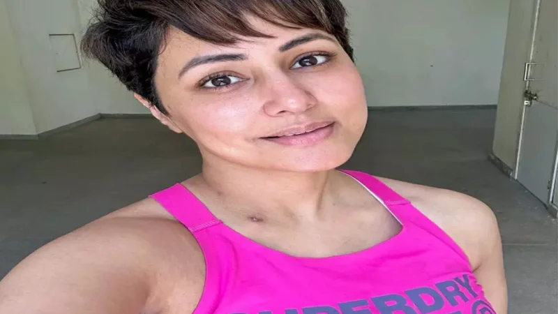 Hina Khan Cancer Photos: कैंसर से जूझ रहीं हिना खान का हुआ ऐसा हाल, तस्वीर शेयर कर एक्ट्रेस ने दिखाया अपना दर्द, देखिए…