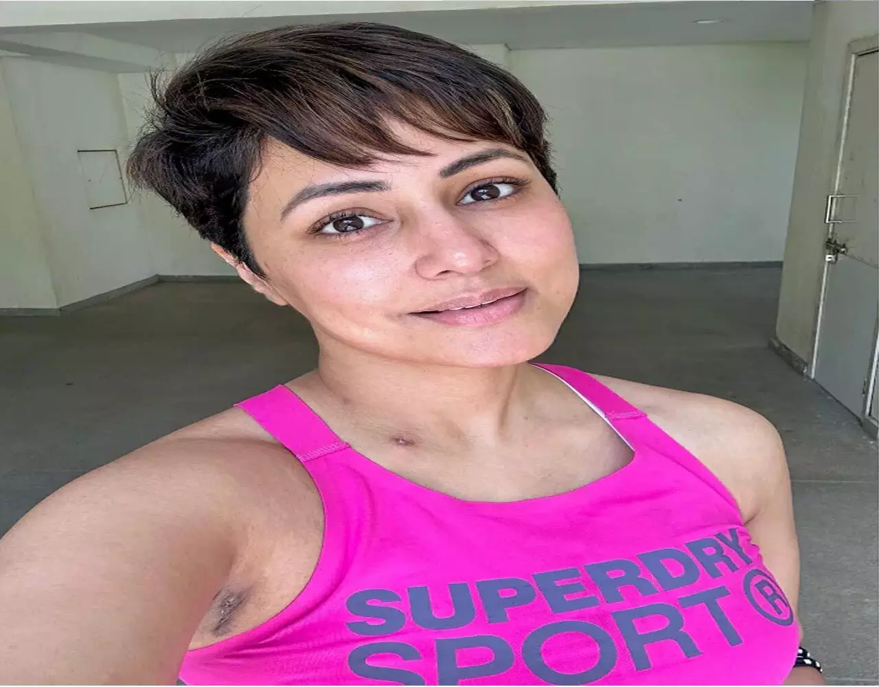 Hina Khan Cancer Photos: कैंसर से जूझ रहीं हिना खान का हुआ ऐसा हाल, तस्वीर शेयर कर एक्ट्रेस ने दिखाया अपना दर्द, देखिए…