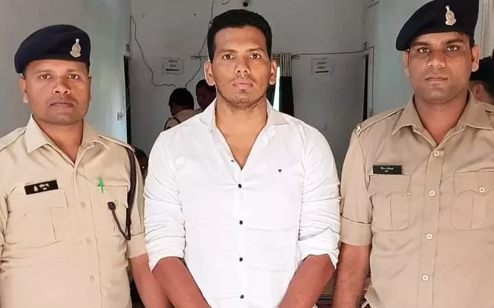 Balodabazar Violence: भीम आर्मी का पूर्व जिला अध्यक्ष गिरफ्तार, स्टेज में भड़काउ भाषण देकर भीड़ को भड़काने का आरोप…