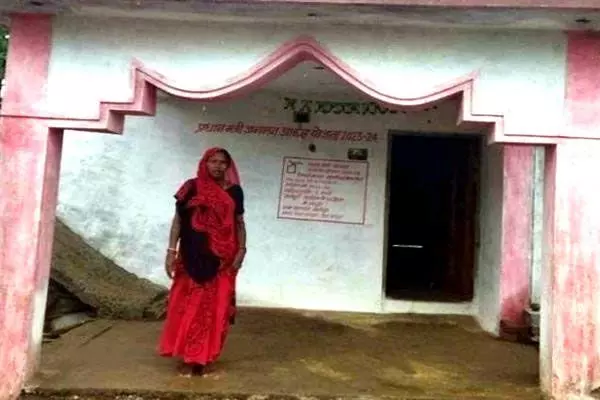 PM Awas News: MP की खुजरो बाई का सपना पूरा, प्रधानमंत्री जन-मन आवास योजना से मिला पक्का घर,