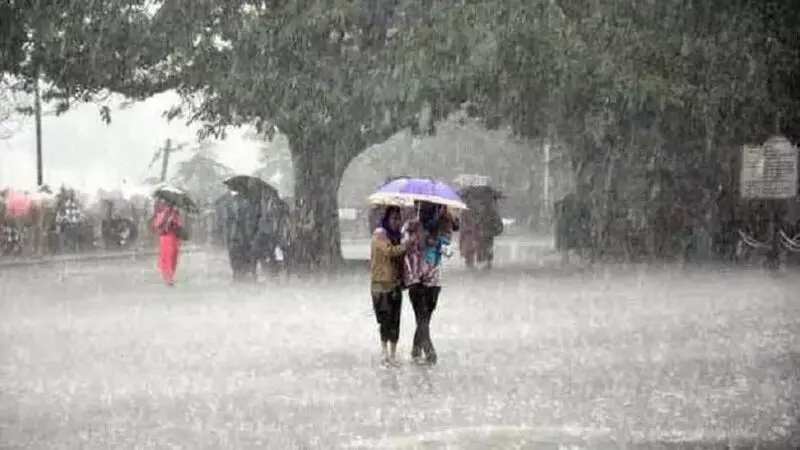 भारी बारिश की चेतावनी: मध्य प्रदेश, छत्तीसगढ़ ओडिशा सहित इन राज्यों में भीषण बारिश का अलर्ट जारी, अगले 24 घंटो के दौरान जमकर बरसेंगे बादल…
