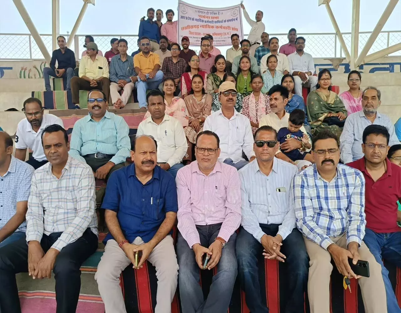 Ambikapur News: वेतन विसंगति दूर करने तथा सरकार को सद्बुद्धि प्रदान करने की कामना के साथ न्यायिक कर्मचारियों ने किया हनुमान चालीसा का पाठ….