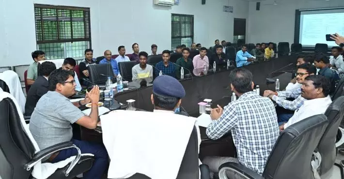 CG: मंत्री ओपी चौधरी पहुंचे अग्निवीर अभ्यर्थियों को मार्गदर्शन देने, बोले-फिजिकल टेस्ट के लिए सही ट्रेनिंग जरूरी