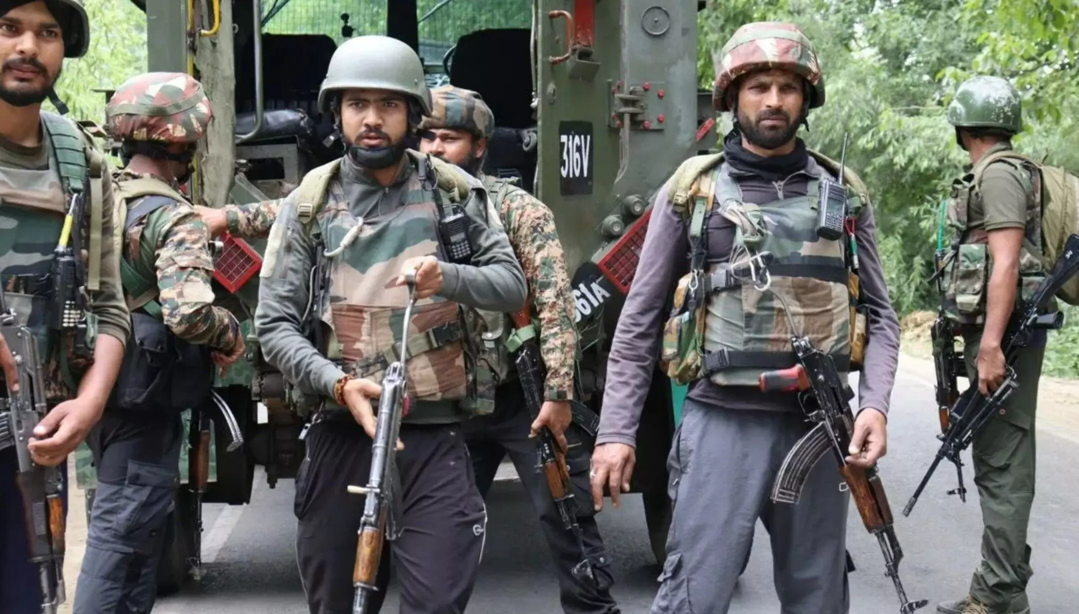 Kathua Terror Attack: कठुआ में आतंकियों ने घात लगाकर सेना पर बरसाई गोलियां, JCO सहित 5 जवान शहीद