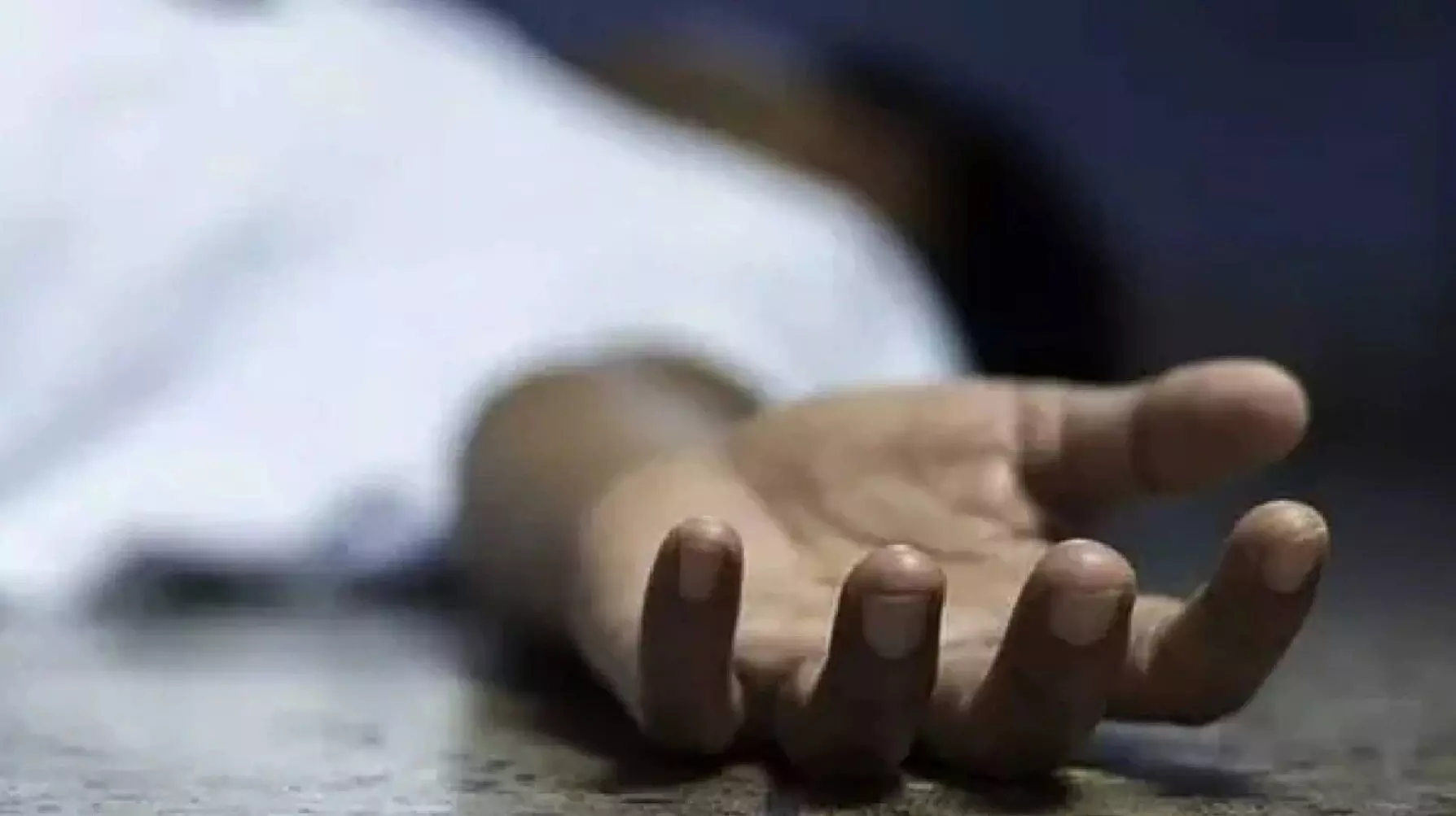 Maharashtra News: पति से झगड़े के बाद पत्नी ने 4 साल की बेटी को दी दर्दनाक सजा, फिर खुद कर ली आत्महत्या