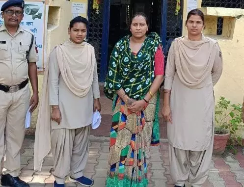 Balodabazar: हनीट्रैप मामले में एक और महिला गिरफ्तार, खुबसूरत लड़कियों को भेज बनाते थे अश्लील वीडियो, फिर ब्लैकमेल कर वसूलते थे मोटी रकम